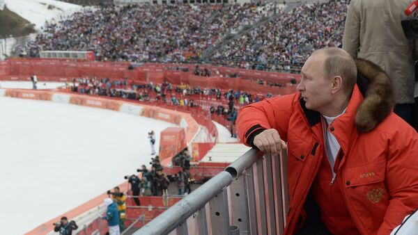 Vladimir Putin attends paralympic Alpine skiing competitions - Sputnik Moldova-România