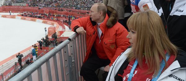 Vladimir Putin attends paralympic Alpine skiing competitions - Sputnik Moldova-România