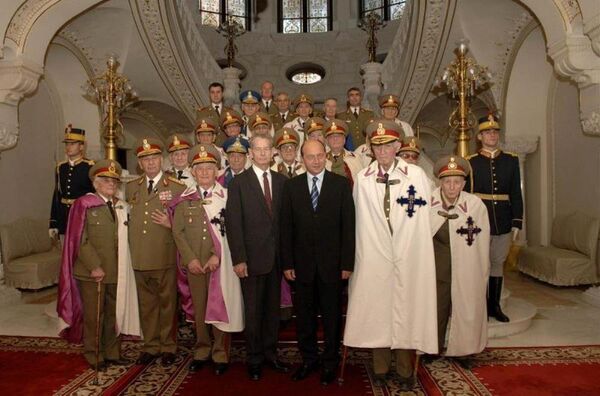 Regele Mihai, Traian Băsescu și generali Regele Mihai, Traian Băsescu și generali - Sputnik Moldova-România