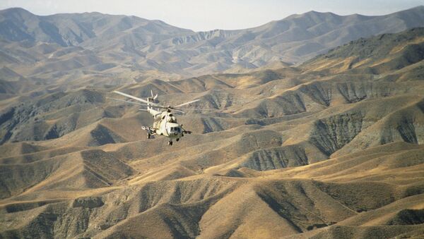 Вертолет в горах Афганистана. Архивное фото - Sputnik Moldova