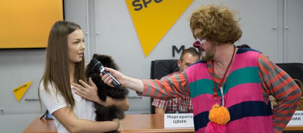 Александр Кожухарь в образе клоуна - Sputnik Молдова