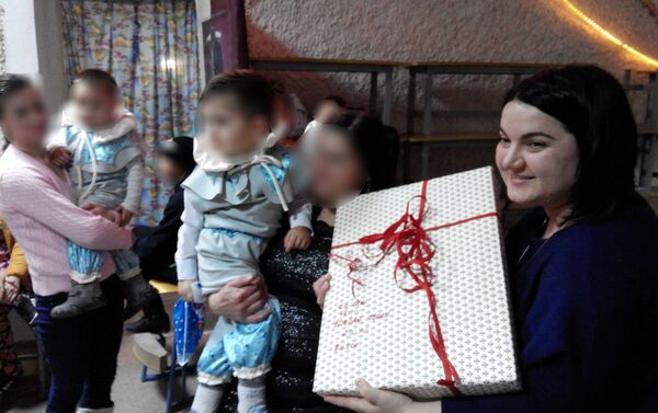 Заключенные пенитенциара Руска со своими детьми принимают гостей и подарки - Sputnik Молдова