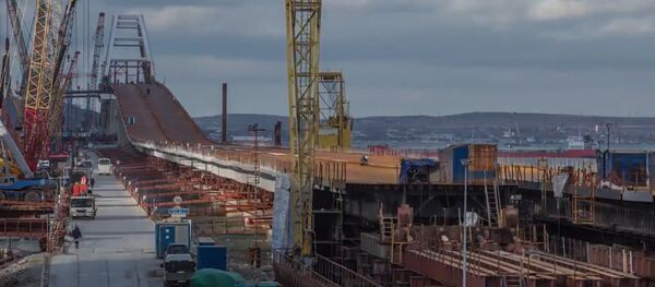 Строители завершили сборку пролетов моста в Крым со стороны Краснодарского края - Sputnik Молдова