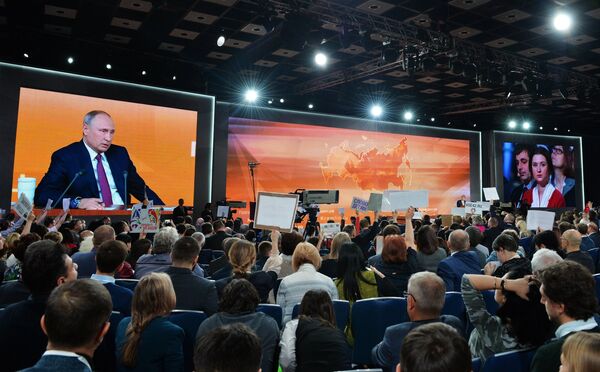 Ежегодная большая пресс-конференция президента РФ Владимира Путина Ежегодная большая пресс-конференция президента РФ Владимира Путина - Sputnik Молдова