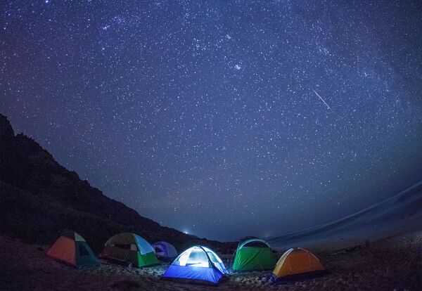 Ploaie de meteoriți pe coasta de nord a insulelor Hawaii - Sputnik Moldova