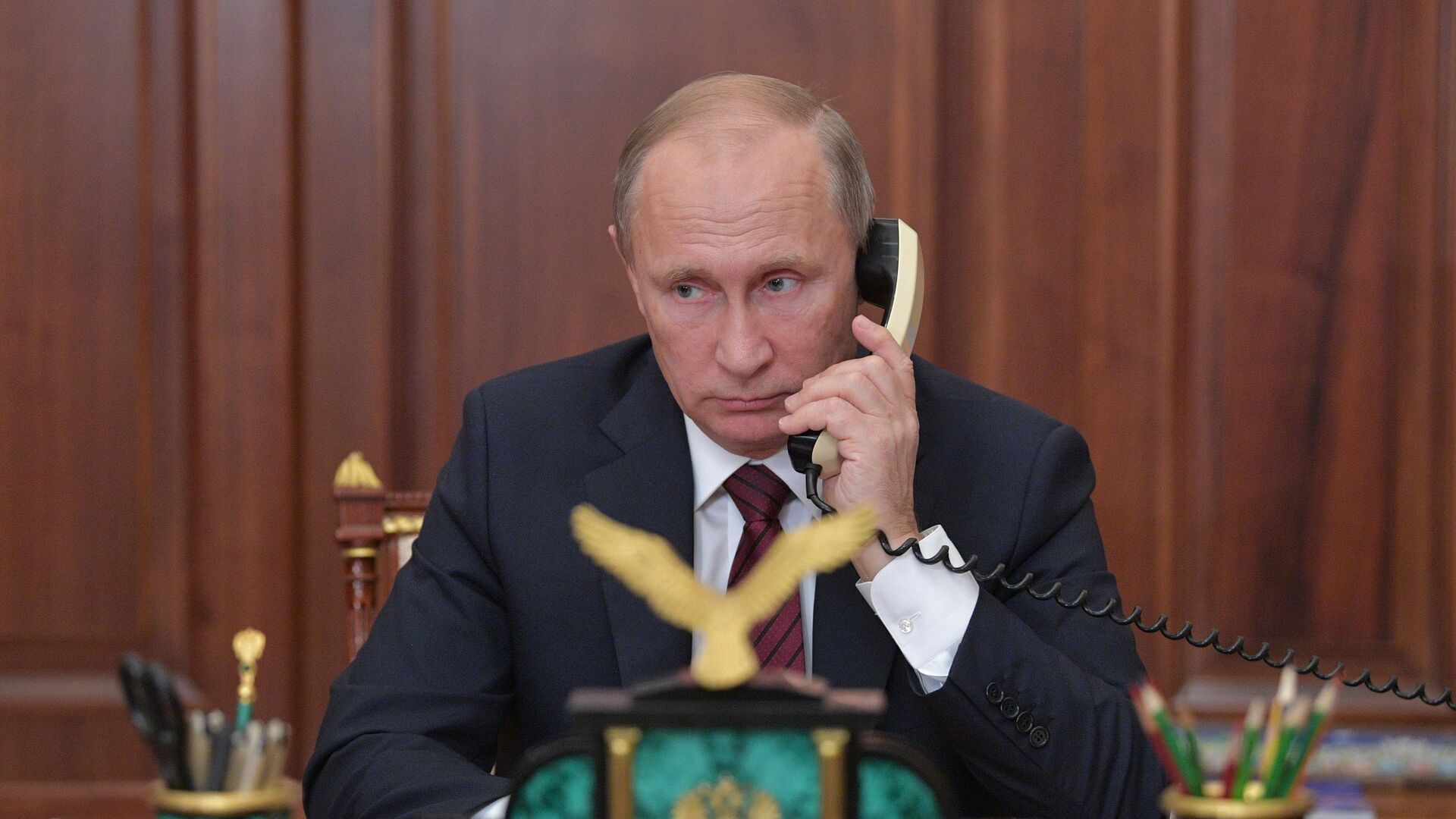 Президент РФ В. Путин провел телефонный разговор с главами ДНР А. Захарченко и ЛНР И. Плотницким - Sputnik Молдова, 1920, 12.05.2021