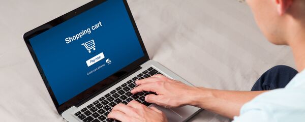 Сайт по онлайн-продажам на экране компьютера - Sputnik Молдова