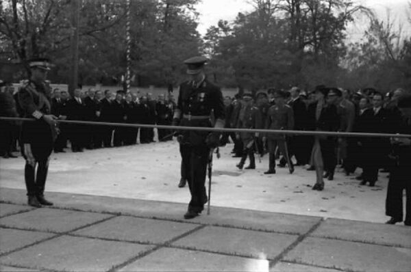 Михай I на церемонии открытия Выставки Освобождения, 31 октября 1942 года, Кишинев Михай I на церемонии открытия Выставки Освобождения, 31 октября 1942 года, Кишинев - Sputnik Молдова