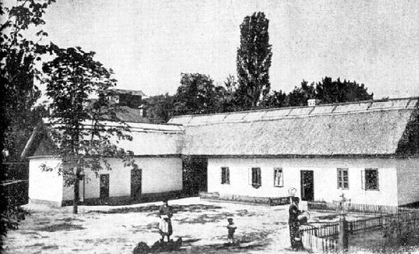 Один из крестьянских домов, представленных на выставке. Снимок этих зданий, скорее всего, не был сделан в Кишинёве, а во время другой выставки Один из крестьянских домов, представленных на выставке. Снимок этих зданий, скорее всего, не был сделан в Кишинёве, а во время другой выставки - Sputnik Молдова