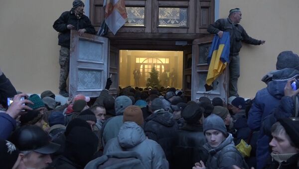 Сторонники Саакашвили устроили штурм октябрьского дворца - Sputnik Молдова