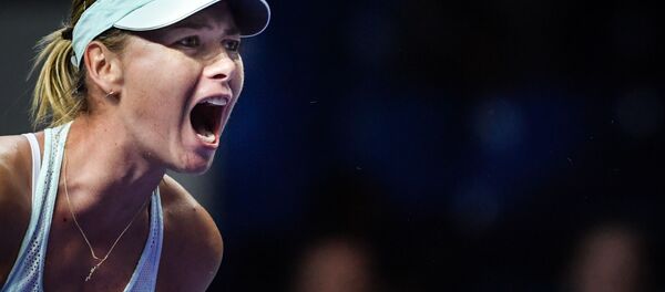 Мария Шарапова (Россия) в матче 1-го круга одиночного разряда среди женщин на турнире ВТБ Кубка Кремля против Магдалены Рыбариковой (Словакия) - Sputnik Молдова