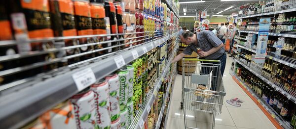 Покупатель в одном из магазинов. - Sputnik Молдова