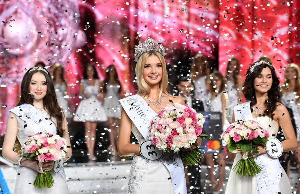 Câștigătoarele concursului „Miss Rusia 2017” la ceremonia de premiere - Sputnik Moldova