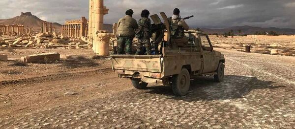 Военнослужащие Сирийской Арабской Республики возле историко-архитектурного комплекса Древней Пальмиры в сирийской провинции Хомс Военнослужащие Сирийской Арабской Республики возле историко-архитектурного комплекса Древней Пальмиры в сирийской провинции Хомс - Sputnik Молдова