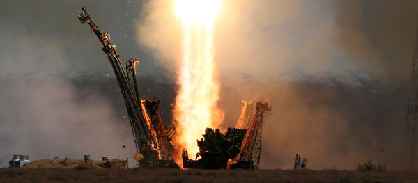 Пуск ракеты-носителя Союз-ФГ с транспортным пилотируемым кораблем Союз МС-04 с космодрома Байконур - Sputnik Молдова