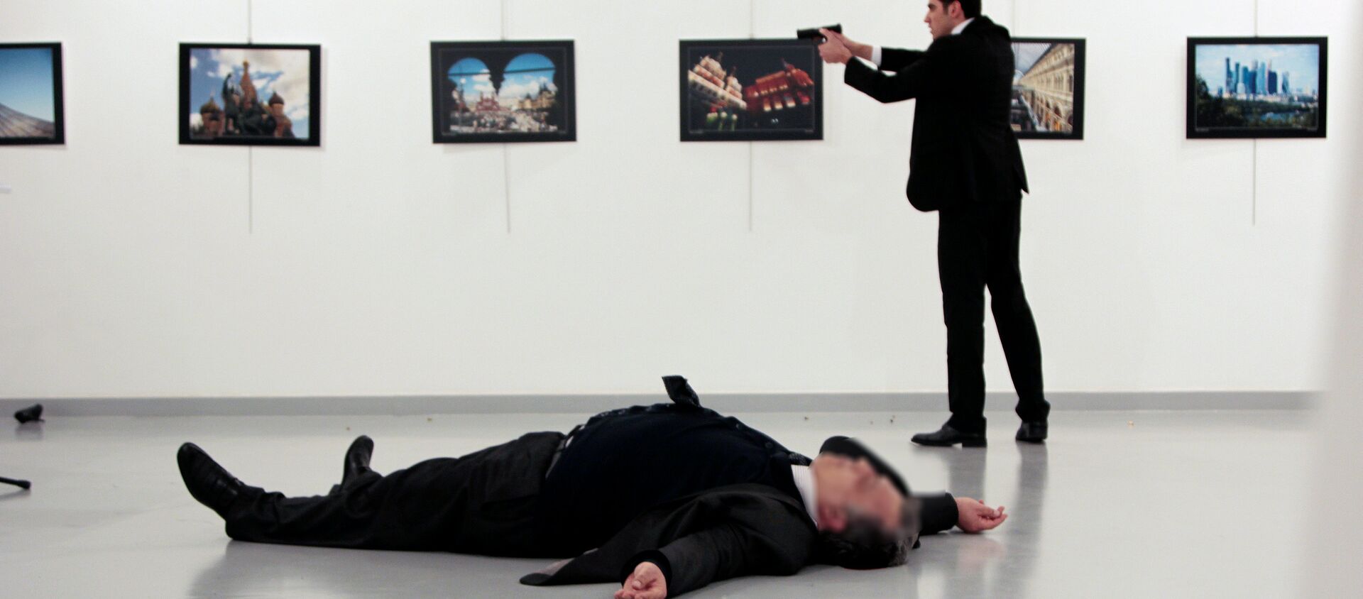 Вооруженный мужчина, застреливший посла РФ в Турции Андрея Карлова - Sputnik Молдова, 1920, 20.12.2017