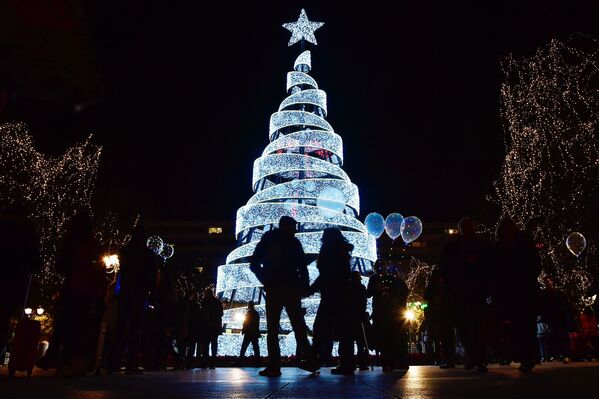 Главная елка на площади Синтагма в Афинах - Sputnik Молдова
