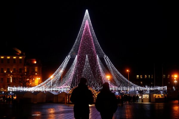 Новогодняя елка на Кафедральной площади Вильнюса (Литва) - Sputnik Молдова