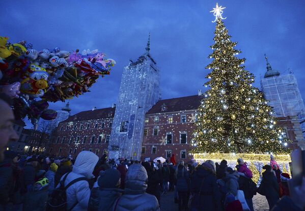 Рождественская елка в Королевском дворце Варшавы - Sputnik Молдова