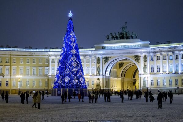 Новогоднее украшение Невского проспекта в Санкт-Петербурге - Sputnik Молдова
