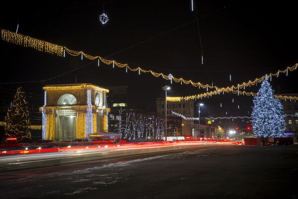 Centrul orașului în lumini de sărbătoare - Sputnik Moldova