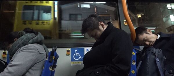 Автобус для перебравших на корпоративах японцев Автобус для перебравших на корпоративах японцев - Sputnik Молдова