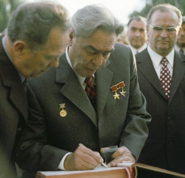 Леонид Брежнев в Молдавии - Sputnik Молдова