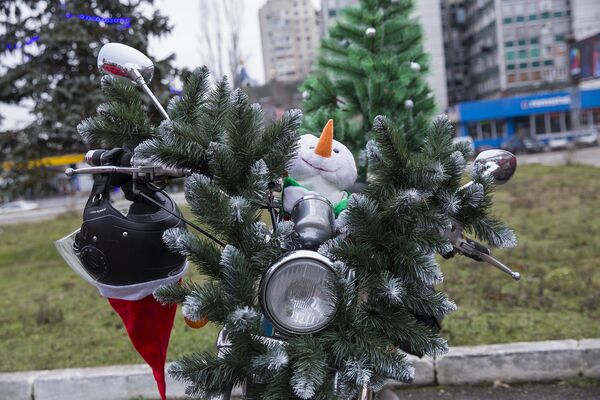 На мотоциклах - новогодние украшения - Sputnik Молдова