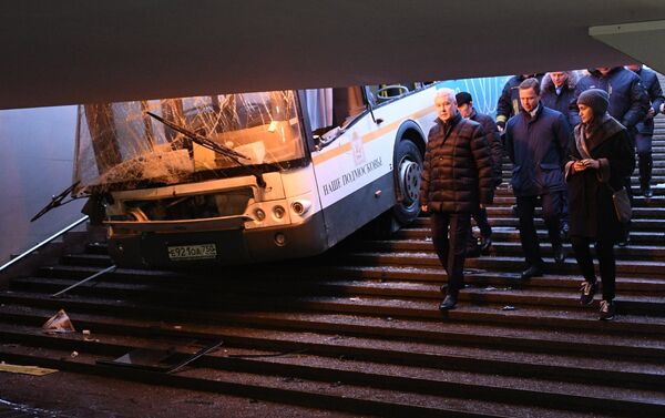 На западе Москвы автобус въехал в подземный переход - Sputnik Молдова