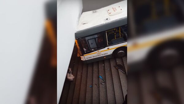 Автобус сбил пешеходов на славянском бульваре - Sputnik Молдова
