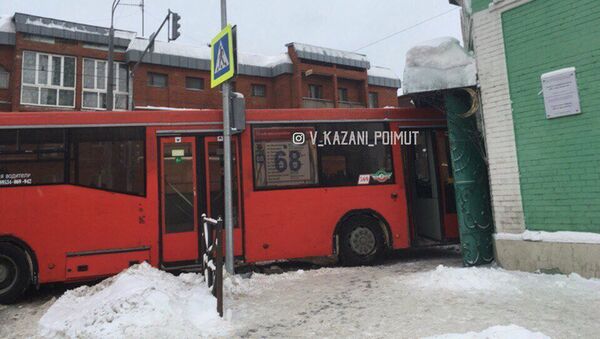 В Казани автобус врезался в мечеть - Sputnik Молдова