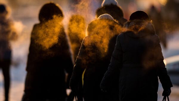 Местные жители во время сильного мороза - Sputnik Молдова