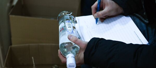 Рейд по выявлению контрафактного алкоголя - Sputnik Молдова