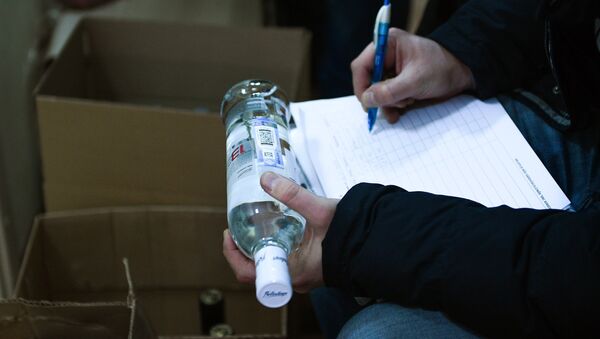 Рейд по выявлению контрафактного алкоголя - Sputnik Молдова