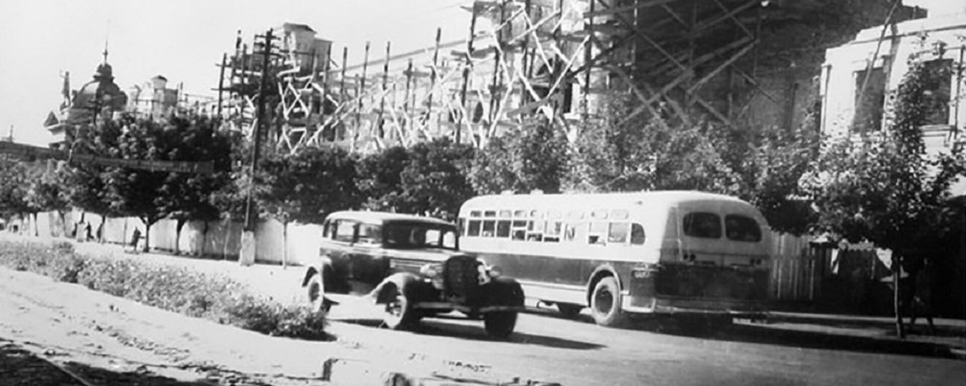 Восстановление здания нынешней мэрии Кишинева после освобождения Молдовы от фашистов - Sputnik Молдова, 1920, 23.08.2019