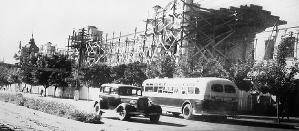 Восстановление здания нынешней мэрии Кишинева после освобождения Молдовы от фашистов Восстановление здания нынешней мэрии Кишинева после освобождения Молдовы от фашистов - Sputnik Молдова