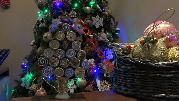 Проще простого: новогодняя елка из винных пробок - Sputnik Молдова