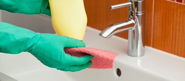 Домохозяйка при уборке получает больше вреда, чем курильщик - Sputnik Молдова