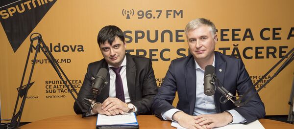 Corneliu Padnevici și  Iuri Cicibaba, în studioul Sputnik Moldova - Sputnik Moldova