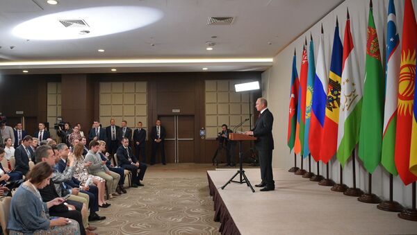 Президент РФ Владимир Путин на пресс-конференции по итогам заседания Совета глав государств СНГ - Sputnik Молдова
