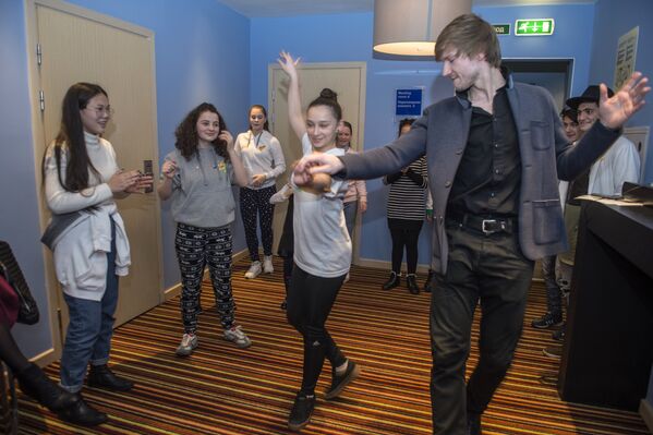 Дети из проекта Ты супер! Танцы в Санкт-Петербурге приняли участие в мастер-классе по балету - Sputnik Молдова