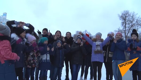 Новогоднее поздравление от детей проекта Ты супер! Танцы - Sputnik Молдова