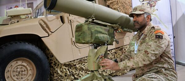 Военнослужащий армии Кувейта возле переносного противотанкового ракетного комплекса Корнет-Э на выставке  Gulf Defence & Aerospace-2017 в Эль-Кувейте. 12 декабря 2017 - Sputnik Moldova-România