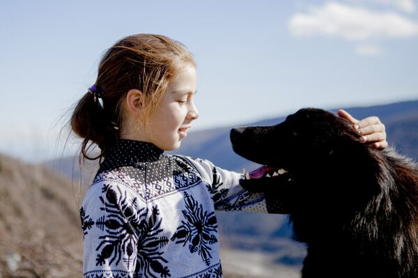 Девочка с собакой  - Sputnik Молдова