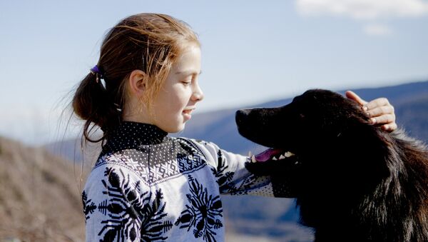 Девочка с собакой  - Sputnik Молдова
