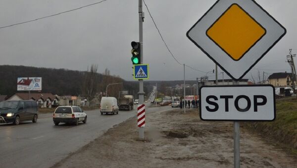 Светофор на выезде из Кишинева - Sputnik Молдова