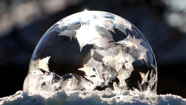 Что происходит с мыльным пузырем на морозе - Sputnik Молдова
