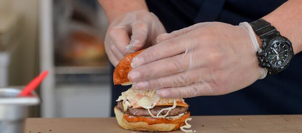 Приготовление бургера - Sputnik Молдова