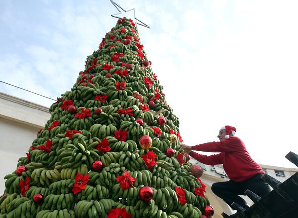 Рождественская елка из тонны бананов в Ливане - Sputnik Молдова