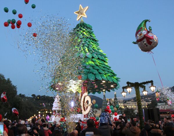 Рождественская елка в Згарте, Ливан - Sputnik Молдова